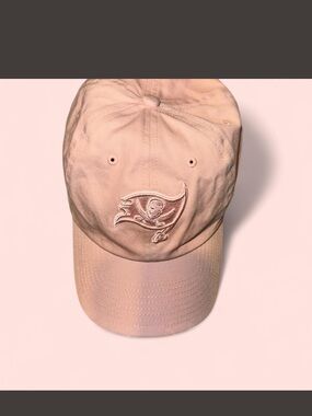 NFL Pink Washed Cotton Dad Hat with Embroidered Team Logo BUCANEERS TAMPA